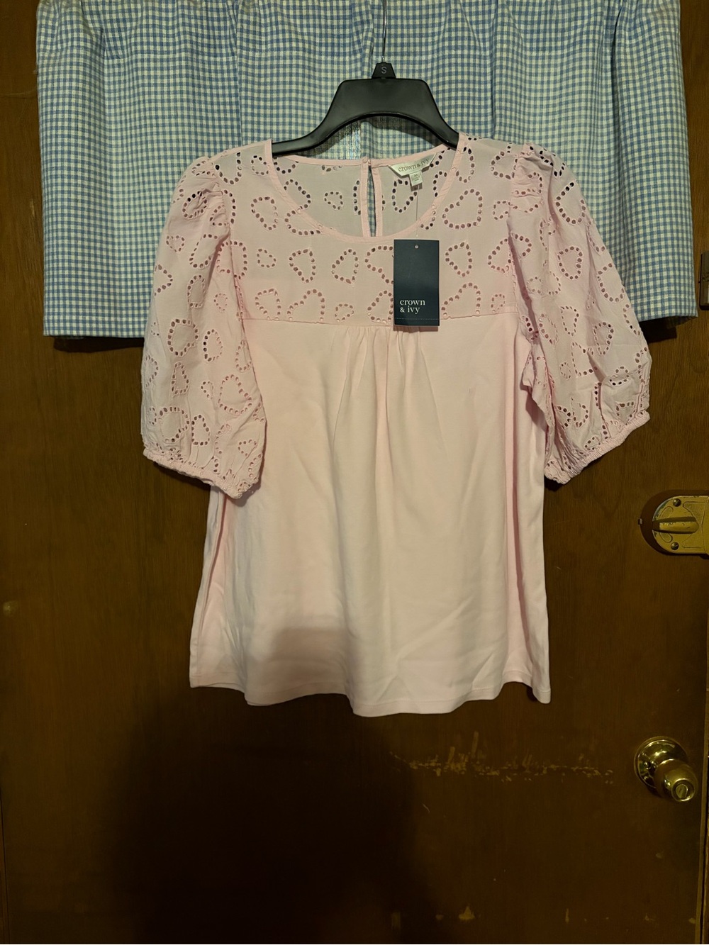 crown & ivy Pale Pink Eyelet Puff Sleeve Blouse